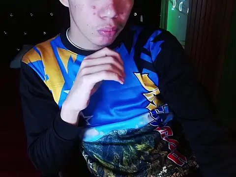 Show modela haku_nayro na web-kameri