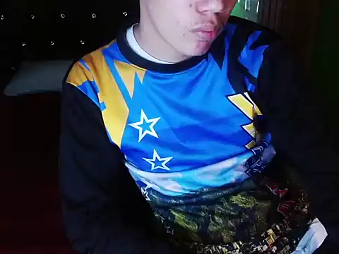 Show modela haku_nayro na web-kameri