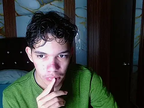 Show modela haku_nayro na web-kameri