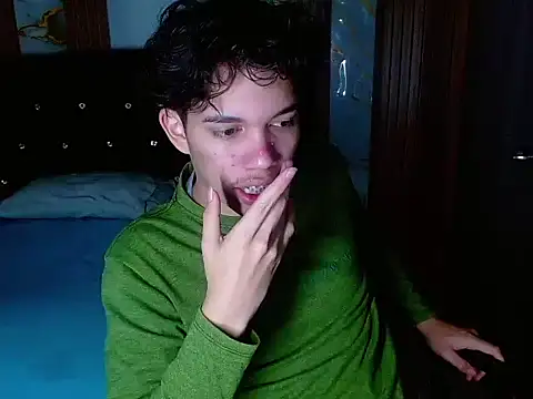 Show modela haku_nayro na web-kameri