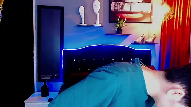 Show modela haku_nayro na web-kameri