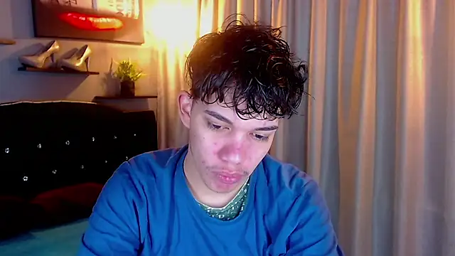 Show modela haku_nayro na web-kameri