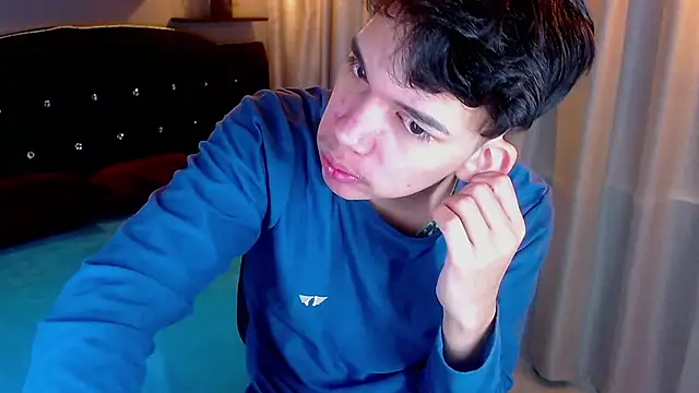 Show modela haku_nayro na web-kameri