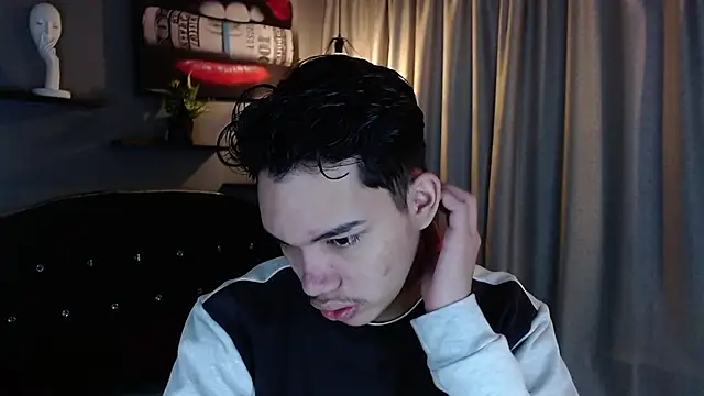 Show modela haku_nayro na web-kameri