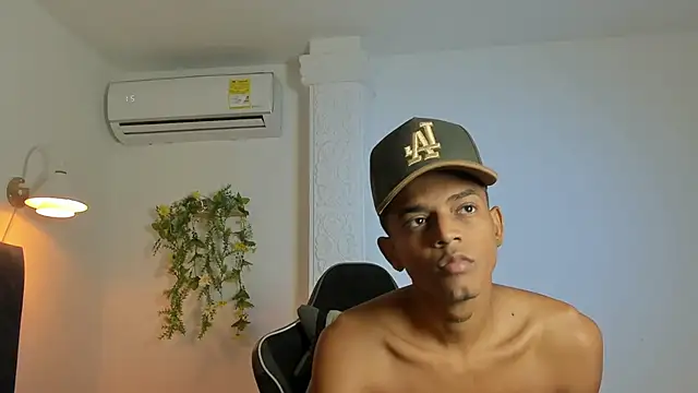 Nico_cum18's Webcam Show