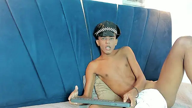 Show modela Nico_cum18 na web-kameri
