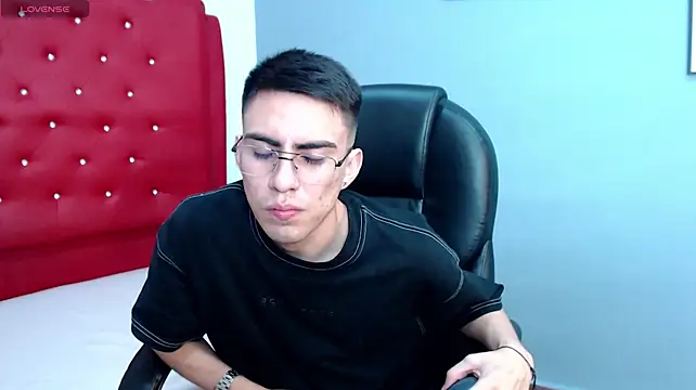 twinkboy_230 Show in webcam