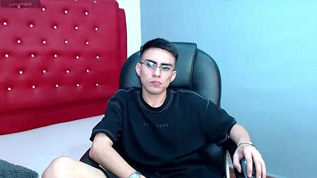 Show modela twinkboy_230 na web-kameri