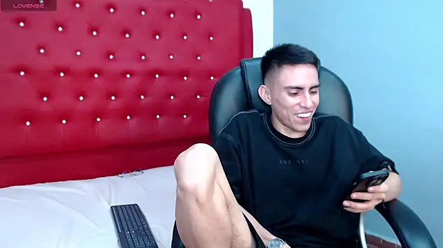 Show modela twinkboy_230 na web-kameri