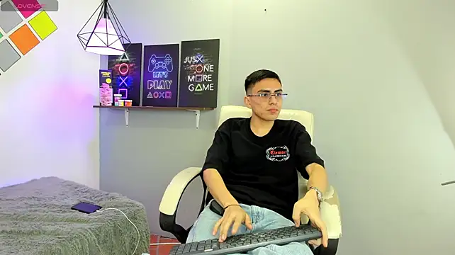 twinkboy_230 Show in webcam