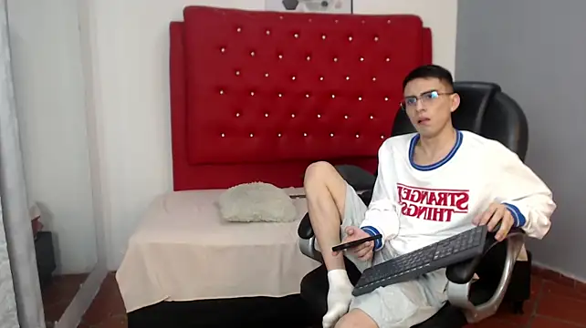 Show modela twinkboy_230 na web-kameri