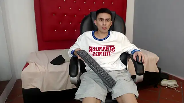 Show modela twinkboy_230 na web-kameri