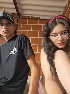 moonlight-couple's Live XXX Chat