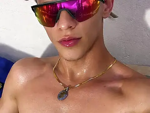 juanse22cm Adlı Modelin Web Kamerası Şovu