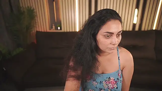 Show modela KarinaHaYess na web-kameri