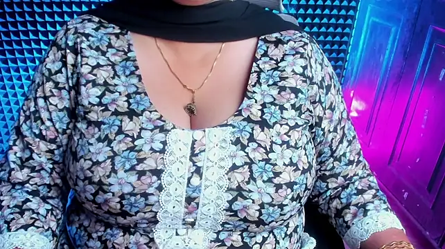 Bholi-Punjaban's Webcam Show