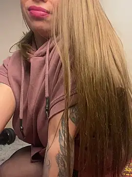 bitch69Horny Adlı Modelin Canlı XXX Sohbeti