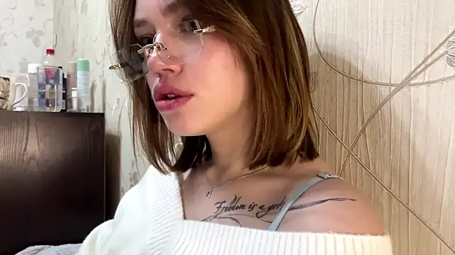 Chat +18 de KayceMatthai ao vivo