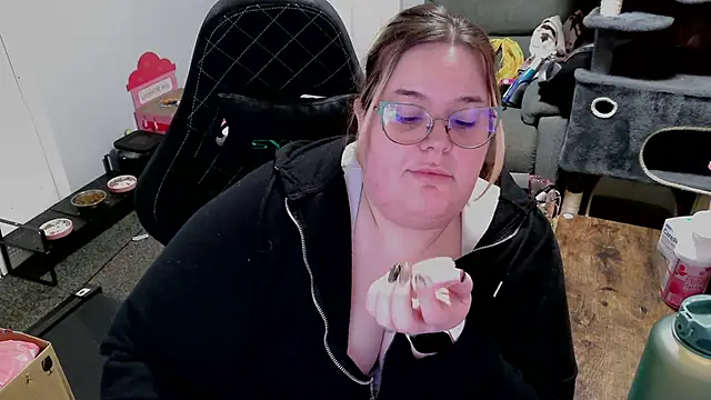 BBW-QUEENIEのウェブカメラショー
