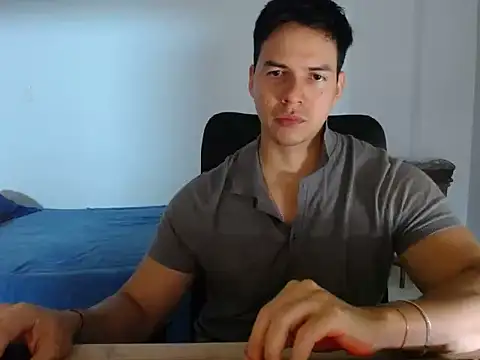 MRROSS95: διαδικτυακό σόου στην κάμερα