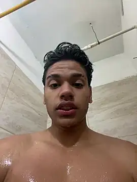 Horny_Apolo: διαδικτυακό σόου στην κάμερα