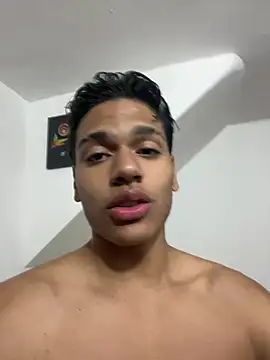 Show modela Horny_Apolo na web-kameri