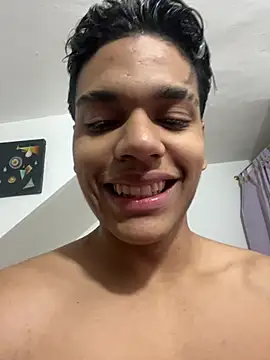 Horny_Apolo webkamerás műsora