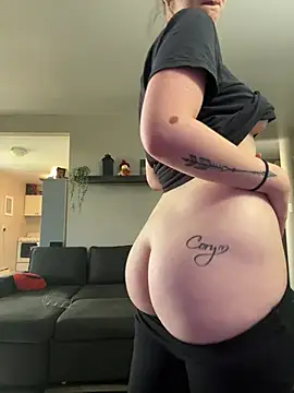 MiaLuXeBaby: διαδικτυακό σόου στην κάμερα