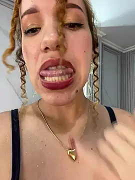 Chat XXX ao vivo de LunaVal_
