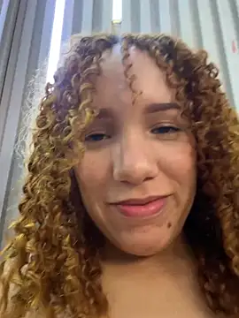 צ'אט XXX בשידור חי של LunaVal_