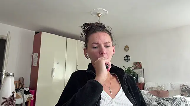 JanelEheler Show in webcam