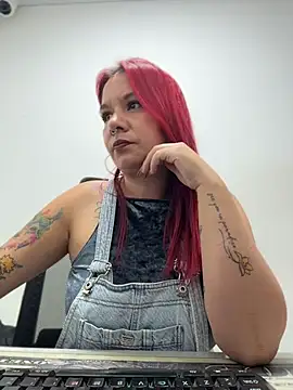 JulianaDiiaz 现场XXX聊天