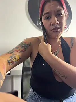 JulianaDiiaz Show Webcam