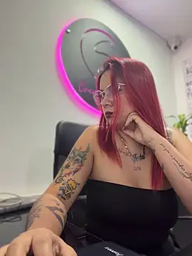JulianaDiiaz Show in webcam