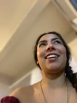 Julieth_ec_ Show in webcam