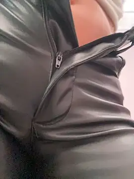 Julieth_ec_'s Live XXX Chat