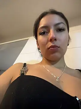 Julieth_ec_'s Webcam Show