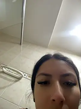 Julieth_ec_'s Webcam Show