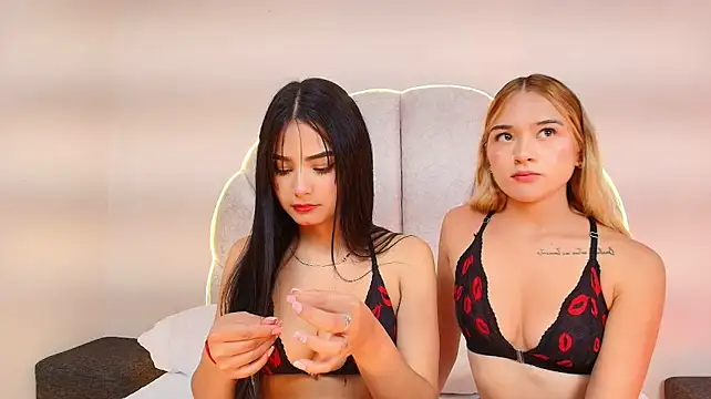EllieAndMolly Webcam Show