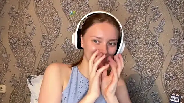 EmyMiun Webbikameraesitys