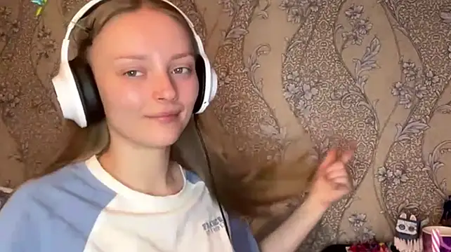 EmyMiu Adlı Modelin Canlı XXX Sohbeti