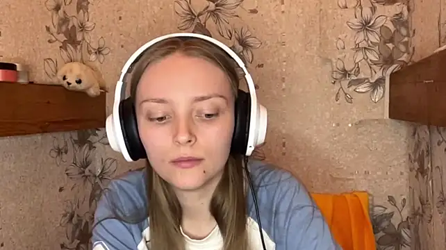 Pokazy przed kamerką – EmyMiu