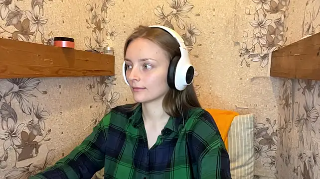 EmyMiu Show in webcam