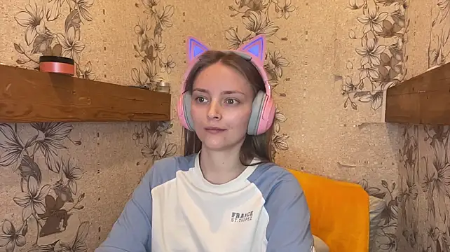 EmyMiu Show in webcam