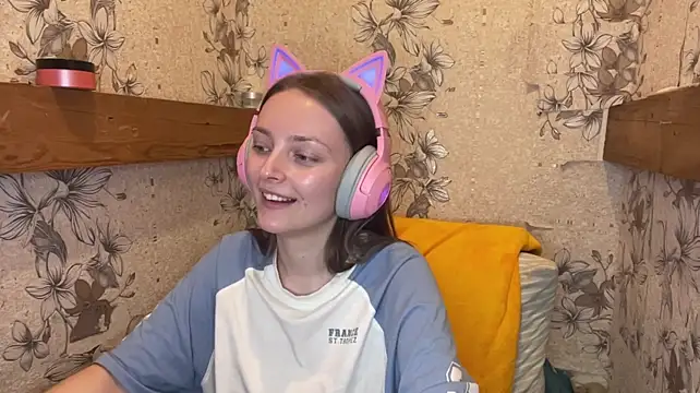 EmyMiu Show in webcam