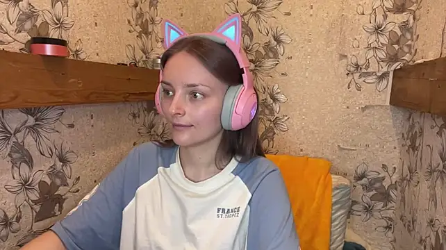 הופעת וובקאם של EmyMiu