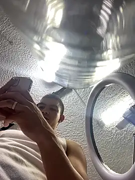 Alejandro_vega_ Show in webcam