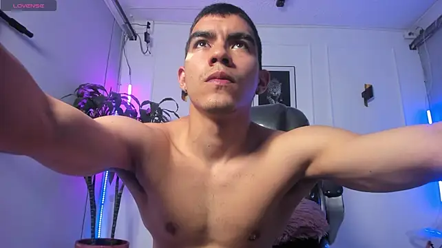 Alejandro_vega_ Show in webcam