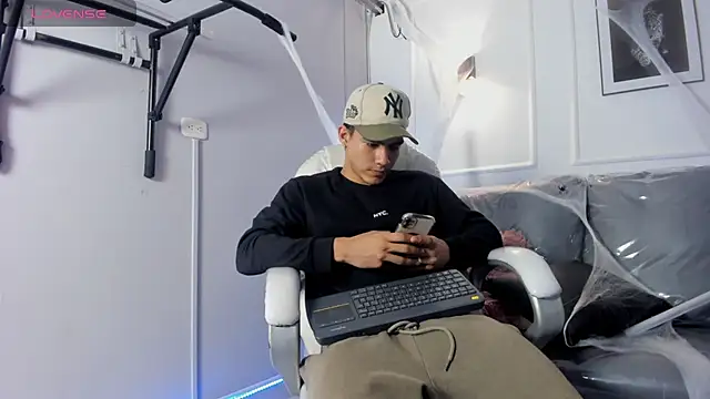 Alejandro_vega_'s Webcam Show