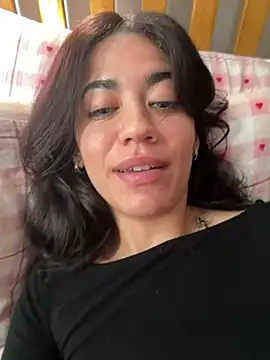 Show modela SkylarHopexo na web-kameri